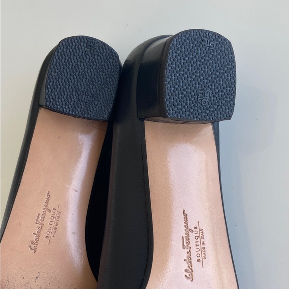 Vintage Salvatore Ferragamo Boutique Black Low Heel Pumps - Picture 6 of 8